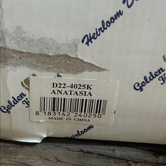 Golden Keepsakes “Anastasia” Elegant Porcelain Doll with Pink and Green Dress - Picture 2 of 9